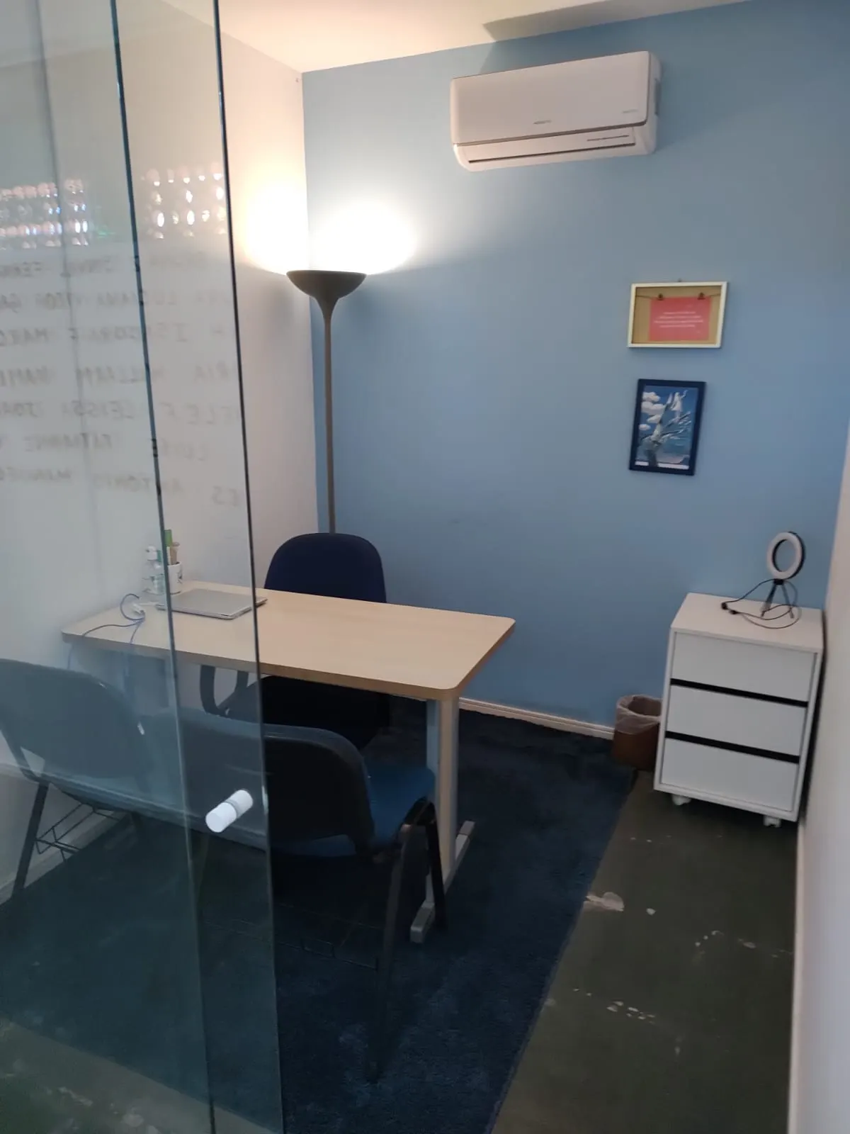 Sala de aula de espanhol da School House com decoração temática