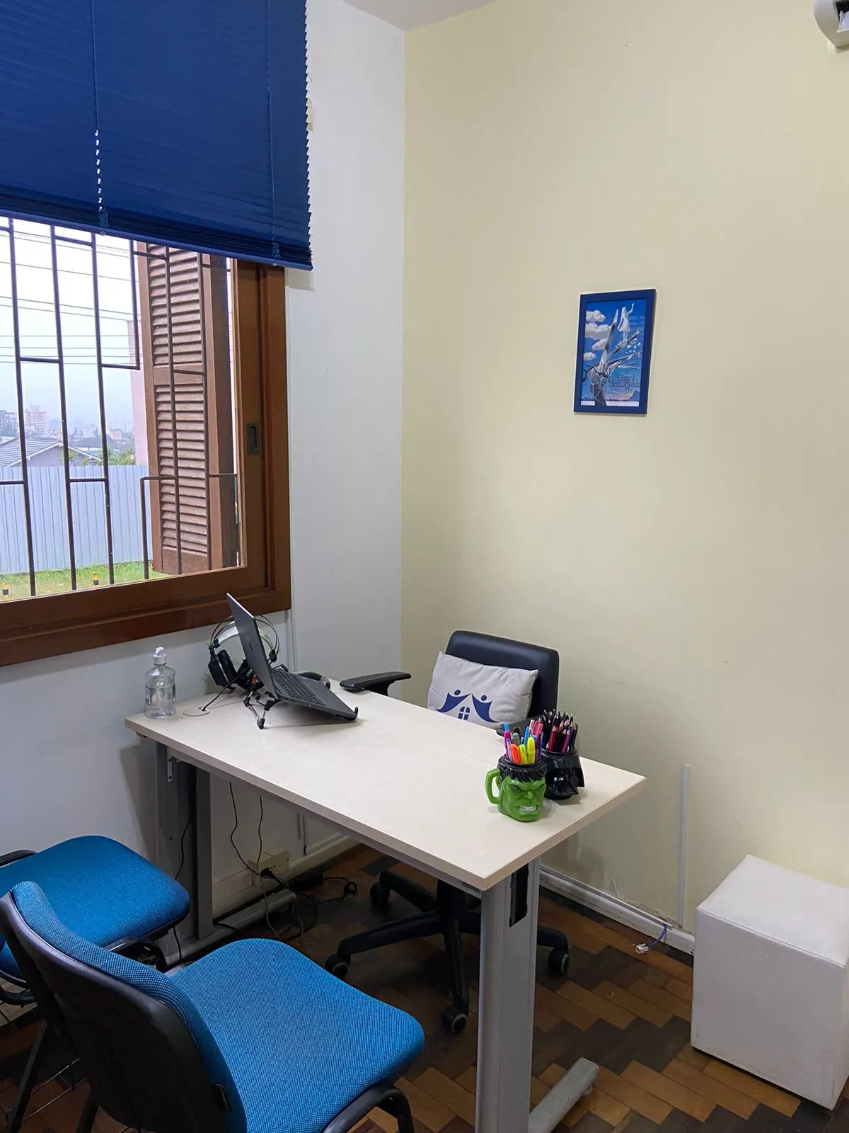 Sala individual do teacher Gabriel na School House