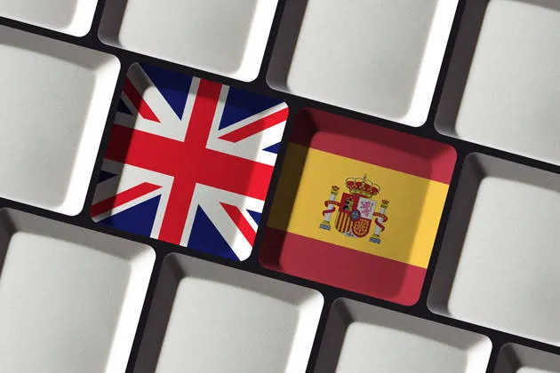 Equipe em treinamento de idiomas da School House dentro da empresa
